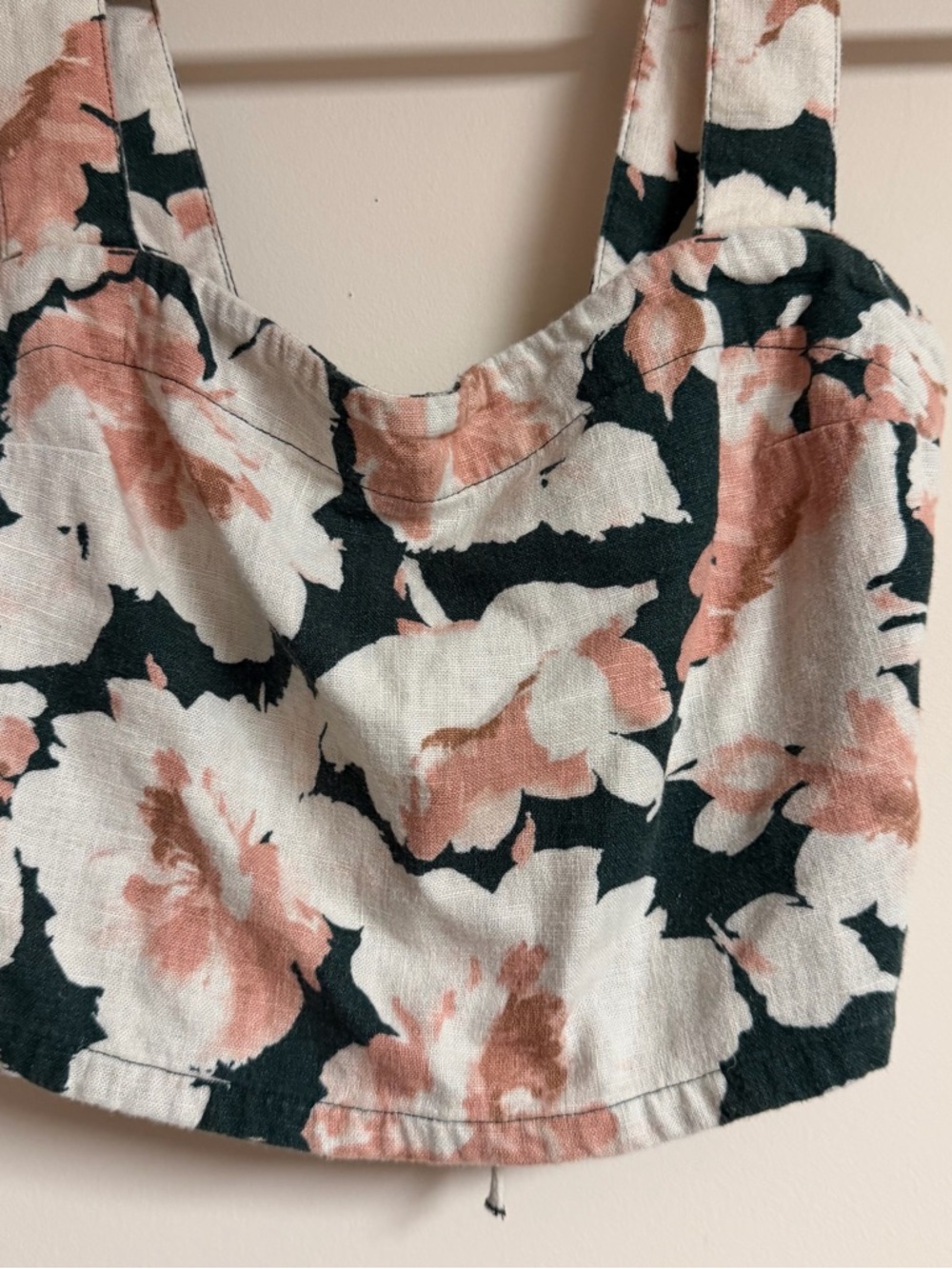 Abercrombie & Fitch Floral Keyhole Crop Top Size Small - Picture 4 of 6